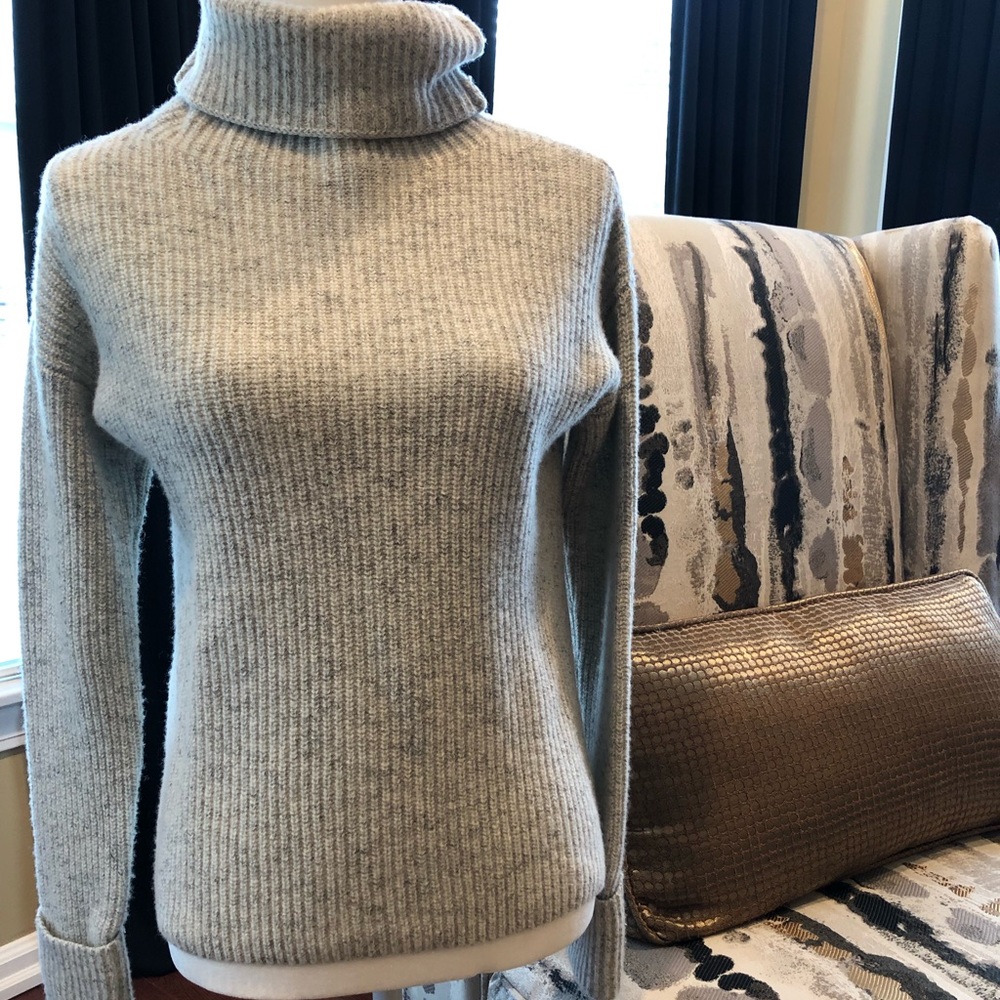 Sweater - Long Sleeve Grey -Medium